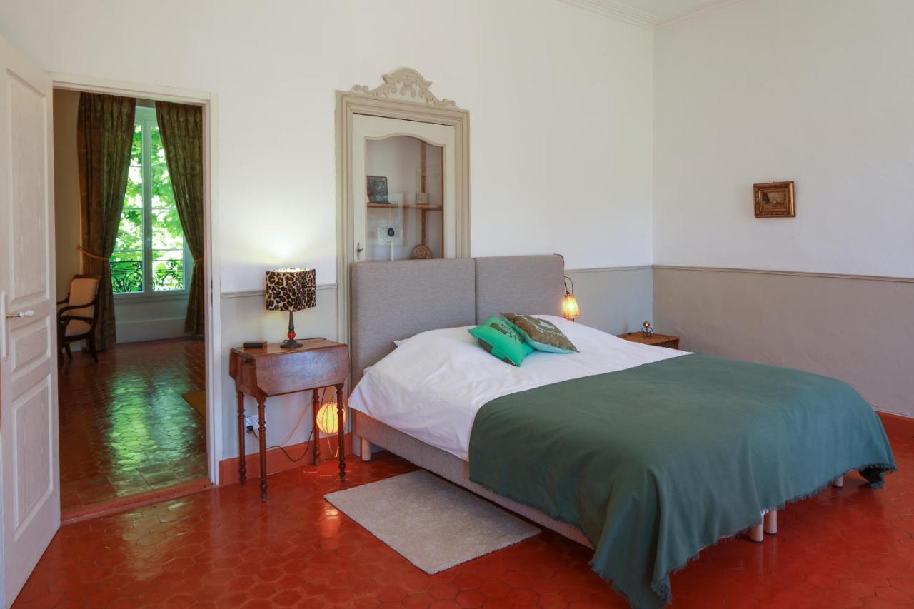 Le 37 Malaucene Bed and Breakfast Habitación foto